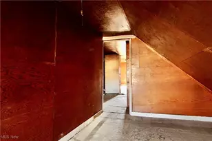 12406 Kinsman Rd, Loveland, OH 44120 - Photo 22