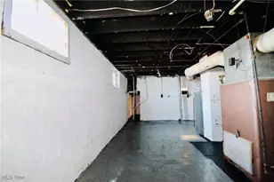 12406 Kinsman Rd, Loveland, OH 44120 - Photo 14