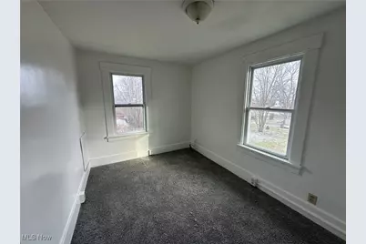 696 Gaylord Avenue, Brookfield Twp, OH 44438 - Photo 8