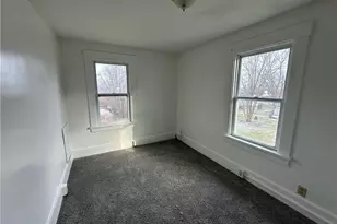 696 Gaylord Ave, Brookfield Twp, OH 44438 - Photo 8