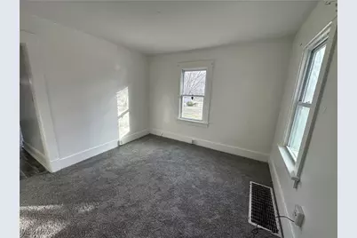 696 Gaylord Avenue, Brookfield Twp, OH 44438 - Photo 6