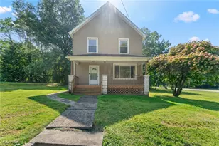 21 E Liberty St, Mineral Ridge, OH 44440 - Photo 2