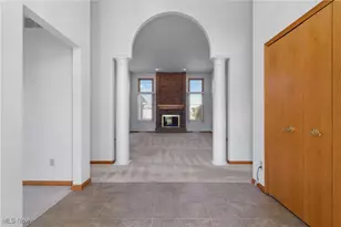 1315 Fieldcrest Dr, Wadsworth, OH 44281 - Photo 4