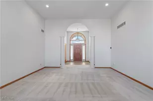 1315 Fieldcrest Dr, Wadsworth, OH 44281 - Photo 6