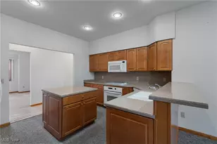 1315 Fieldcrest Dr, Wadsworth, OH 44281 - Photo 8