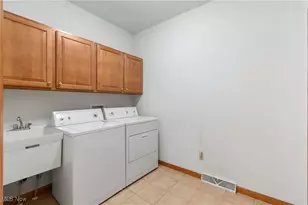 1315 Fieldcrest Dr, Wadsworth, OH 44281 - Photo 22