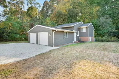 4123-4125 Regentview Street NE, Canton, OH 44705 - Photo 1