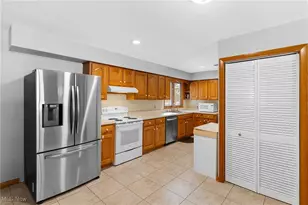 193 Fairway Dr, Akron, OH 44333 - Photo 10