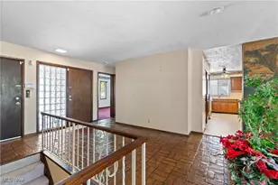 441 Sandhurst Rd, Akron, OH 44333 - Photo 6