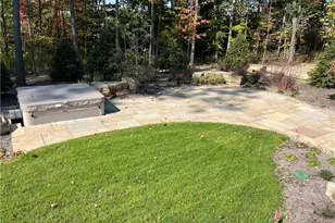 825 Club Dr W, Aurora, OH 44202 - Photo 8