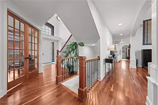343 Glasgow Dr, Highland Heights, OH 44143 - Photo 2