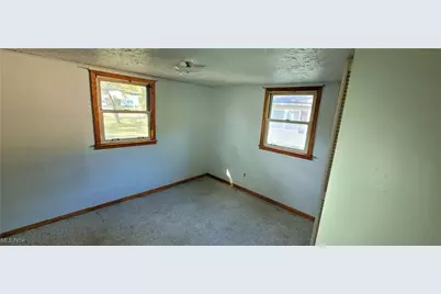 33700 Henwell Road, Columbia Station, OH 44028 - Photo 12