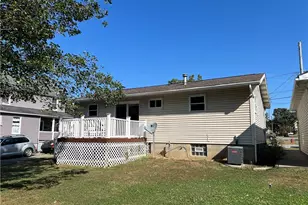 395 W Clark St, East Palestine, OH 44413 - Photo 2