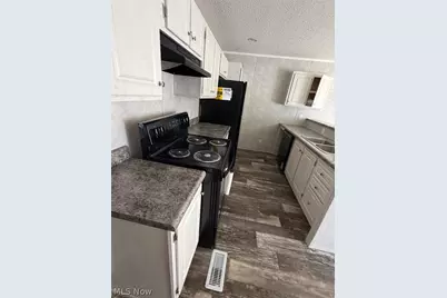 24 W Philadelphia Avenue, Youngstown, OH 44507 - Photo 6