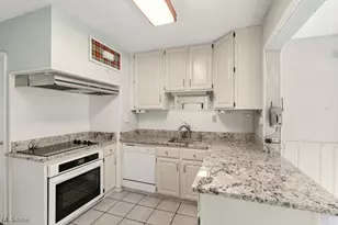 375 Hillside Rd, Green Hills, OH 44131 - Photo 4