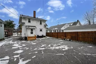 1345 Bellows St, Akron, OH 44301 - Photo 2