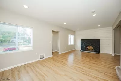 1115 Colonial Boulevard NE, Canton, OH 44714 - Photo 2