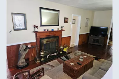 174 E 200th Street, Euclid, OH 44119 - Photo 6