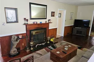 174 E 200th St, Euclid, OH 44119 - Photo 6