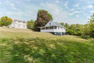 104 Plum St, Weirton, WV 26062 - Photo 2