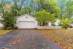 990 Westport Dr, Youngstown, OH 44511 - Photo 2