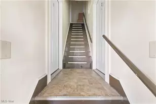 633 Brown St, Akron, OH 44311 - Photo 8