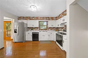 1041 Fronek Dr, Streetsboro, OH 44241 - Photo 10