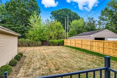 210 Fairmount Avenue NE, Warren, OH 44483 - Photo 34