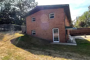 61 Leicester Dr, Akron, OH 44319 - Photo 2