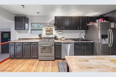 1043 Slosson Street, Akron, OH 44320 - Photo 10