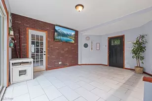 1043 Slosson St, Akron, OH 44320 - Photo 6