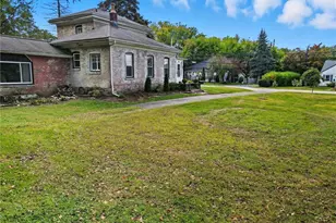 613 Sherman St, Geneva, OH 44041 - Photo 2