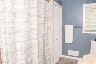 1560 S Meridian Rd, Austintown, OH 44511 - Photo 12