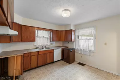 353 Southeast Avenue, Tallmadge, OH 44278 - Photo 6