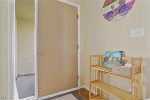 881 Hampton Ridge Dr, Akron, OH 44313 - Photo 4