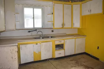 143 Hickory Street, Andover, OH 44003 - Photo 2