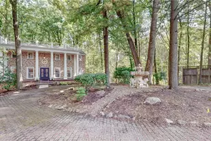 1785 Fairlawn Knolls Dr, Akron, OH 44313 - Photo 2