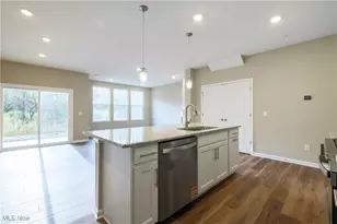 950-4 Memory Ln, Aurora, OH 44202 - Photo 4