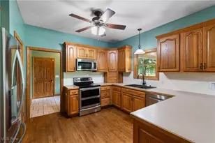 6180 Edison St NE, Hartville, OH 44632 - Photo 8