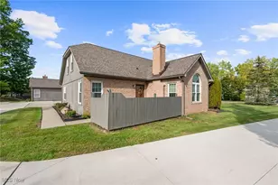 8050 Harbor Creek Dr, Mentor on the Lake, OH 44060 - Photo 28