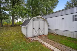 18 Boxwood Dr, Beloit, OH 44609 - Photo 4