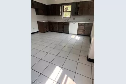 296 Sanderson Avenue, Campbell, OH 44405 - Photo 2