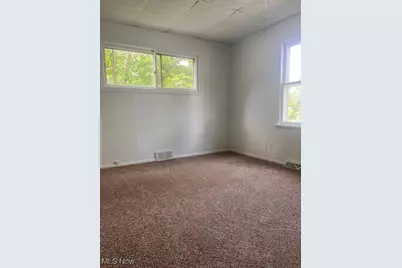 296 Sanderson Avenue, Campbell, OH 44405 - Photo 8