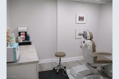 880 Mull Avenue, Akron, OH 44313 - Photo 6