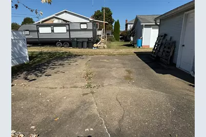 603 Poplar Avenue, Williamstown, WV 26187 - Photo 12