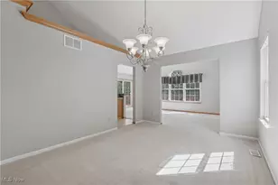 957 Devonwood Dr, Wadsworth, OH 44281 - Photo 10