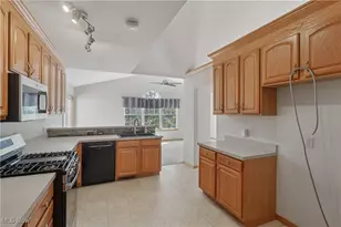 957 Devonwood Dr, Wadsworth, OH 44281 - Photo 14