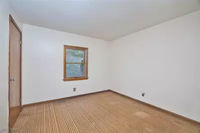 3927 Daisyview Street, Shadyside, OH 43947 - Photo 6