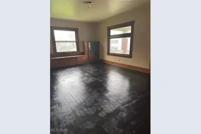 131-133 Ravenwood, Youngstown, OH 44507 - Photo 2