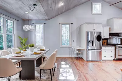 10770 Locust Grove Drive, Chardon, OH 44024 - Photo 4